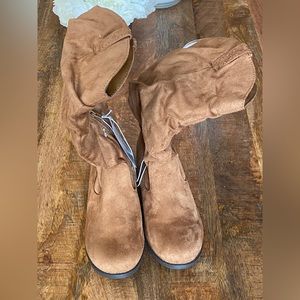 NWT Girls Cat & Jack boots sz 4